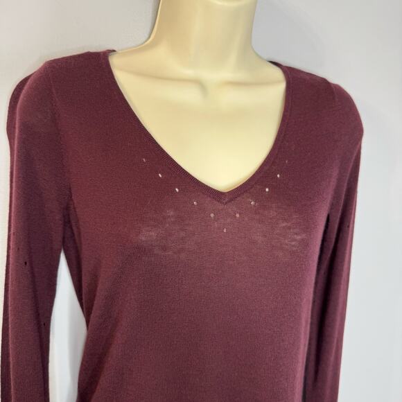 Lululemon Maroon V-Neck Sweater Lightweight Pullover Long Sleeve Logo SZ 2 - Picture 8 of 11